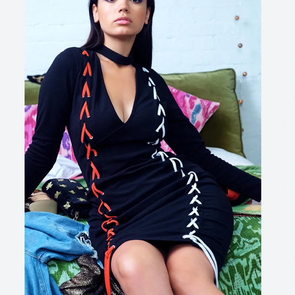 Boohoo Black Deep V-Neck Red & White Lace Up Long Sleeve Midi Dress - Picture 1 of 10